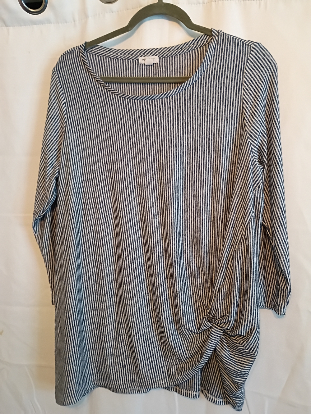 Westport Size 1x Striped Navy and White Women’s Twist-Hem Top